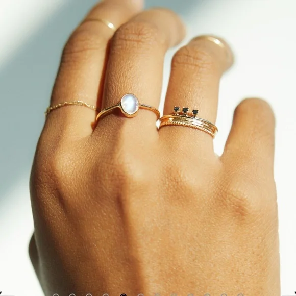 Catbird Oval Moonstone 14K Gold - Picture 4 of 7